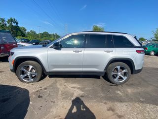2024 Jeep Grand Cherokee Limited 4x4 - Exterior Side Driver Image